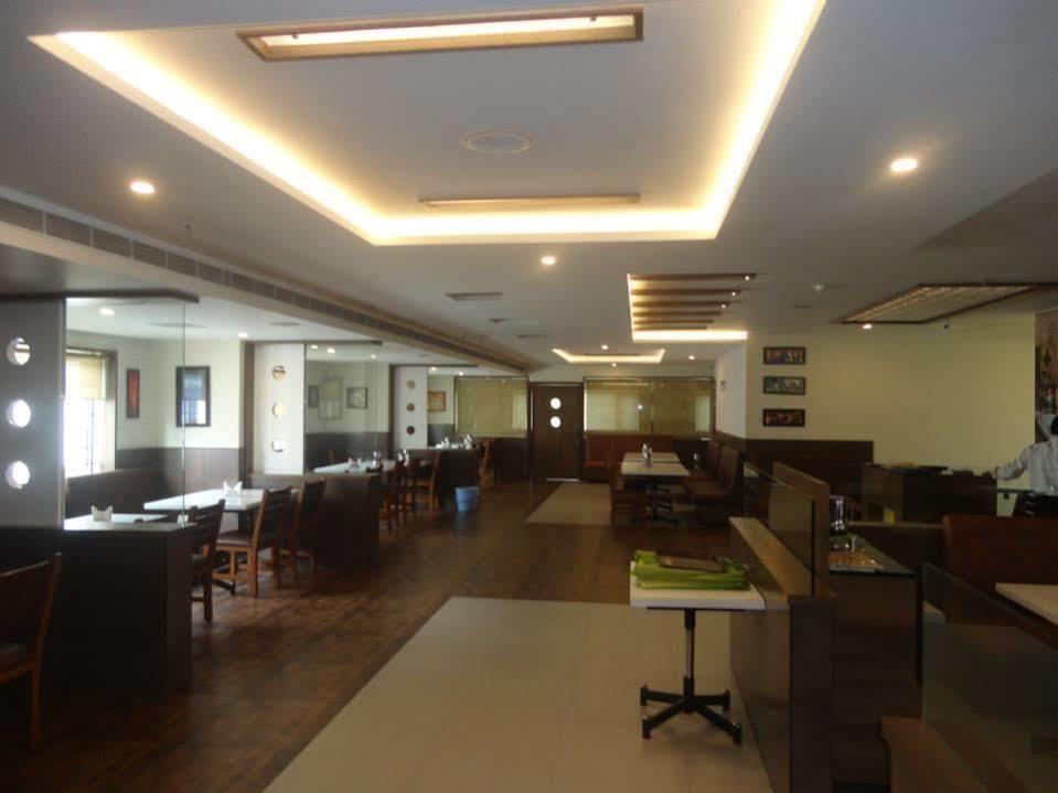 Mmr Gardens Hotel Maduráj Kültér fotó